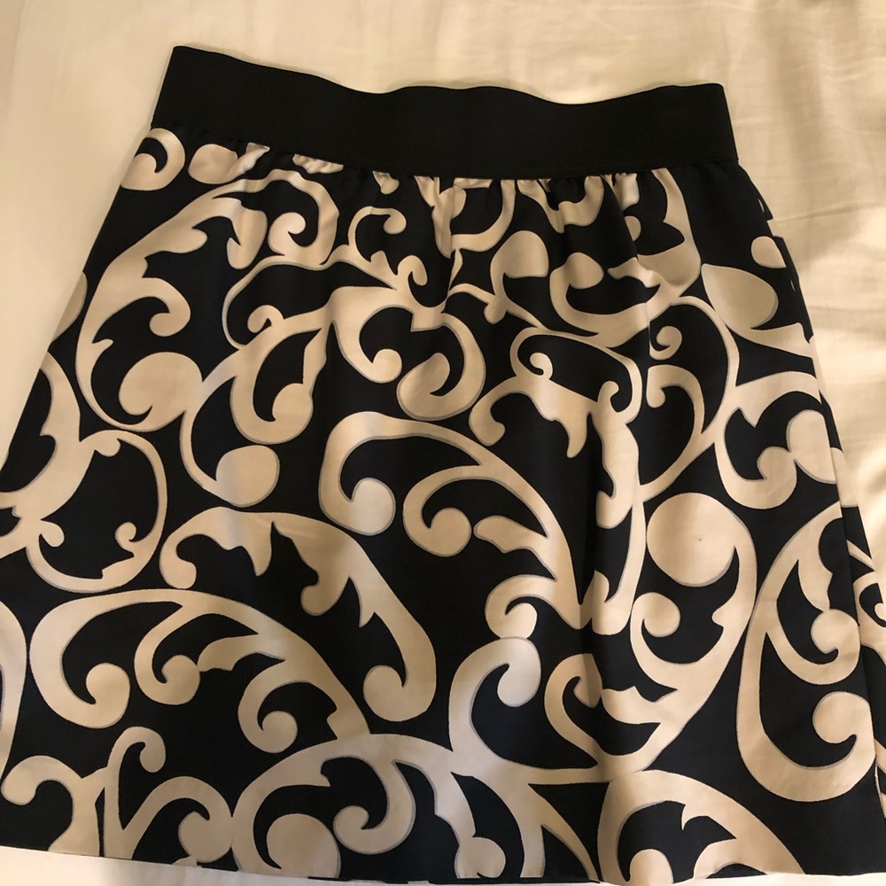 Loft black and white pattern skirt - size 4